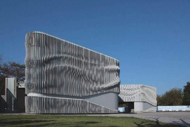 穆棱浅谈现代建筑采用网架结构安装的主要优势和应用